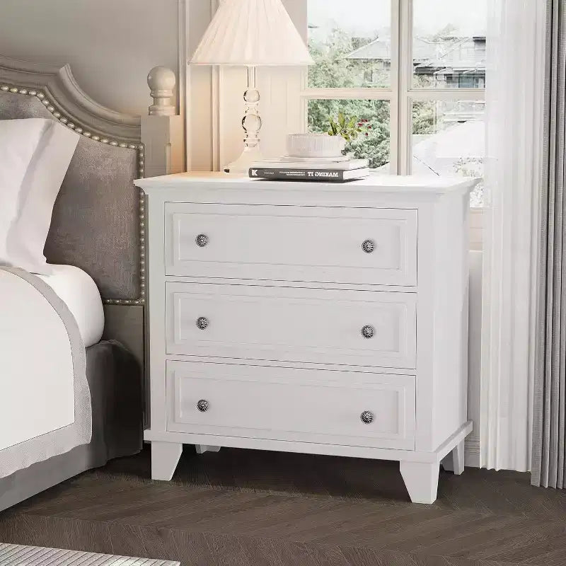 Commode moderne à 3 tiroirs, meuble compact en bois avec poignées métalliques robustes, rangement peu encombrant pour chambre, entrée, couloir
