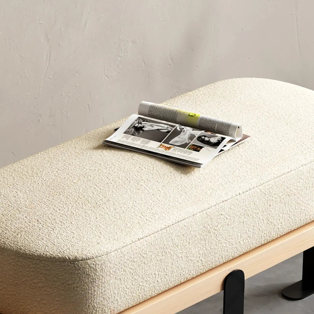 Banc court rembourré en bois beige moderne